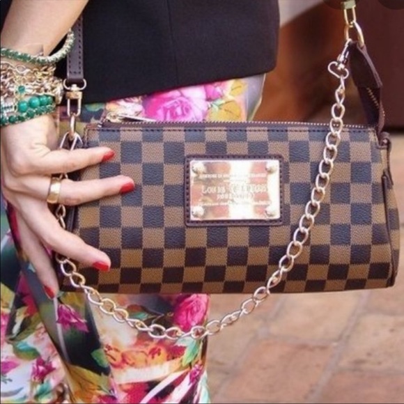 Louis Vuitton Handbags - 💜RARE💜GIFT CROSSBODY
